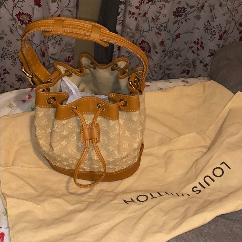 Vintage Louis Vuitton bucket bag